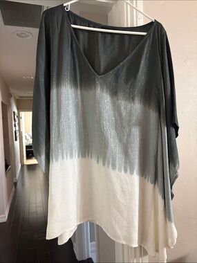 INDAH Ring Swim Cover Flowy V-Neck Dip-Dye Tunic Top in Gray and Cream